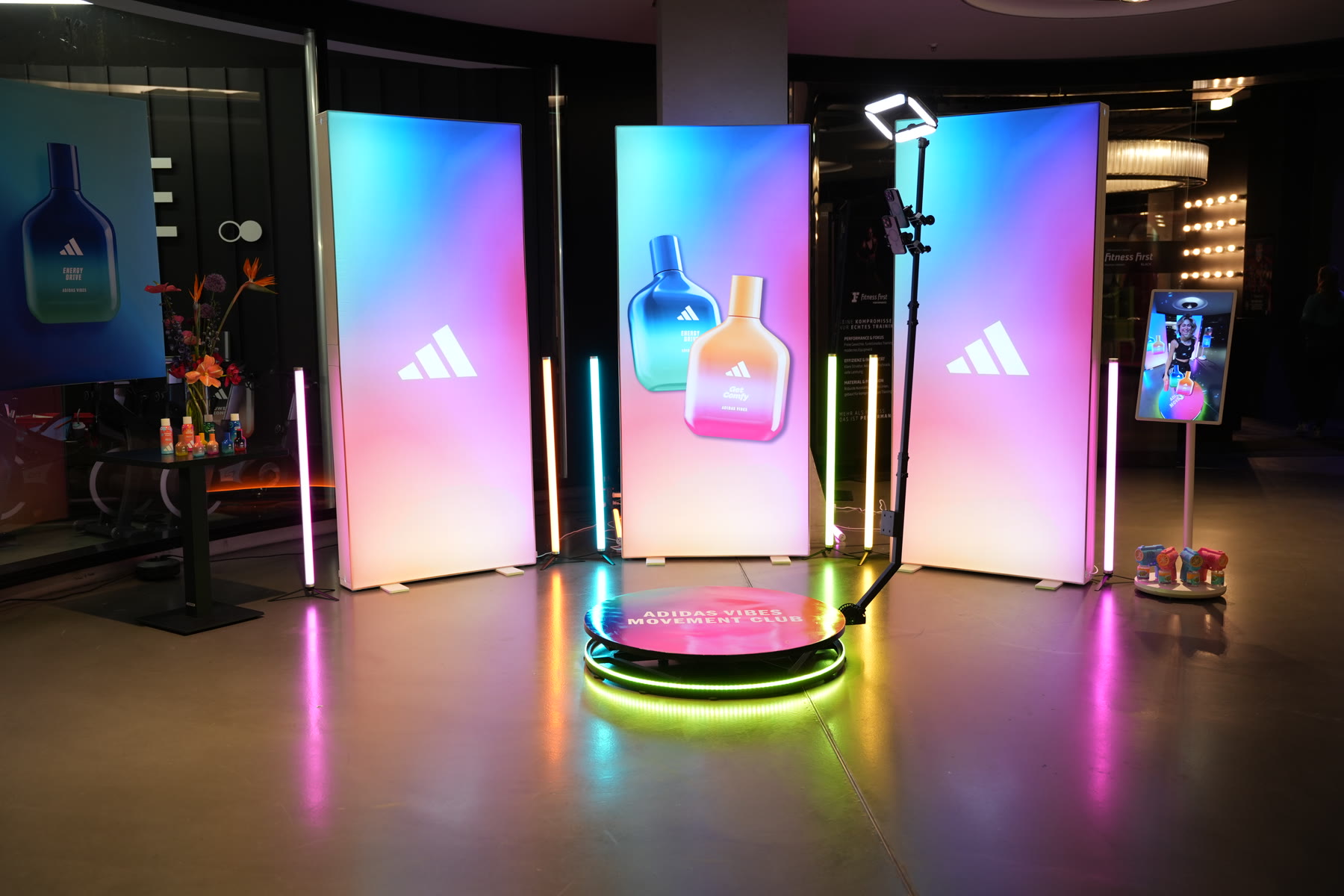 Gesamte adidas und COTY Erlebnisstation