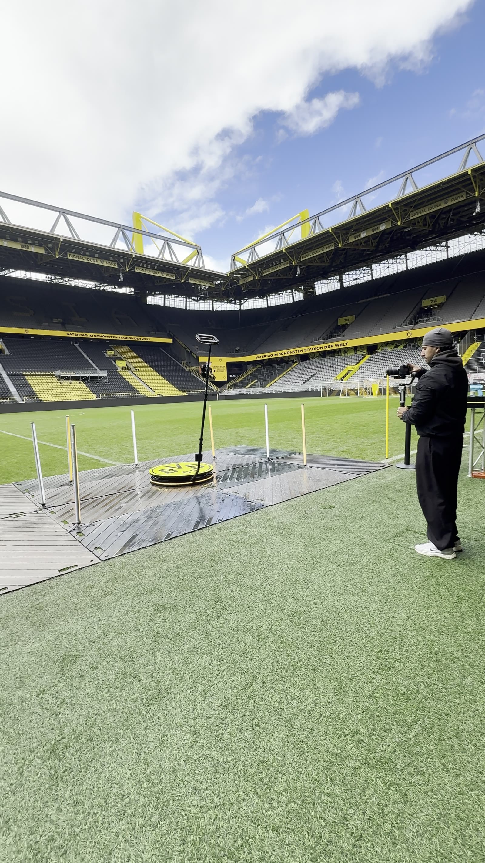 360-Grad-Plattform am Spielfeldrand des SIGNAL IDUNA PARK