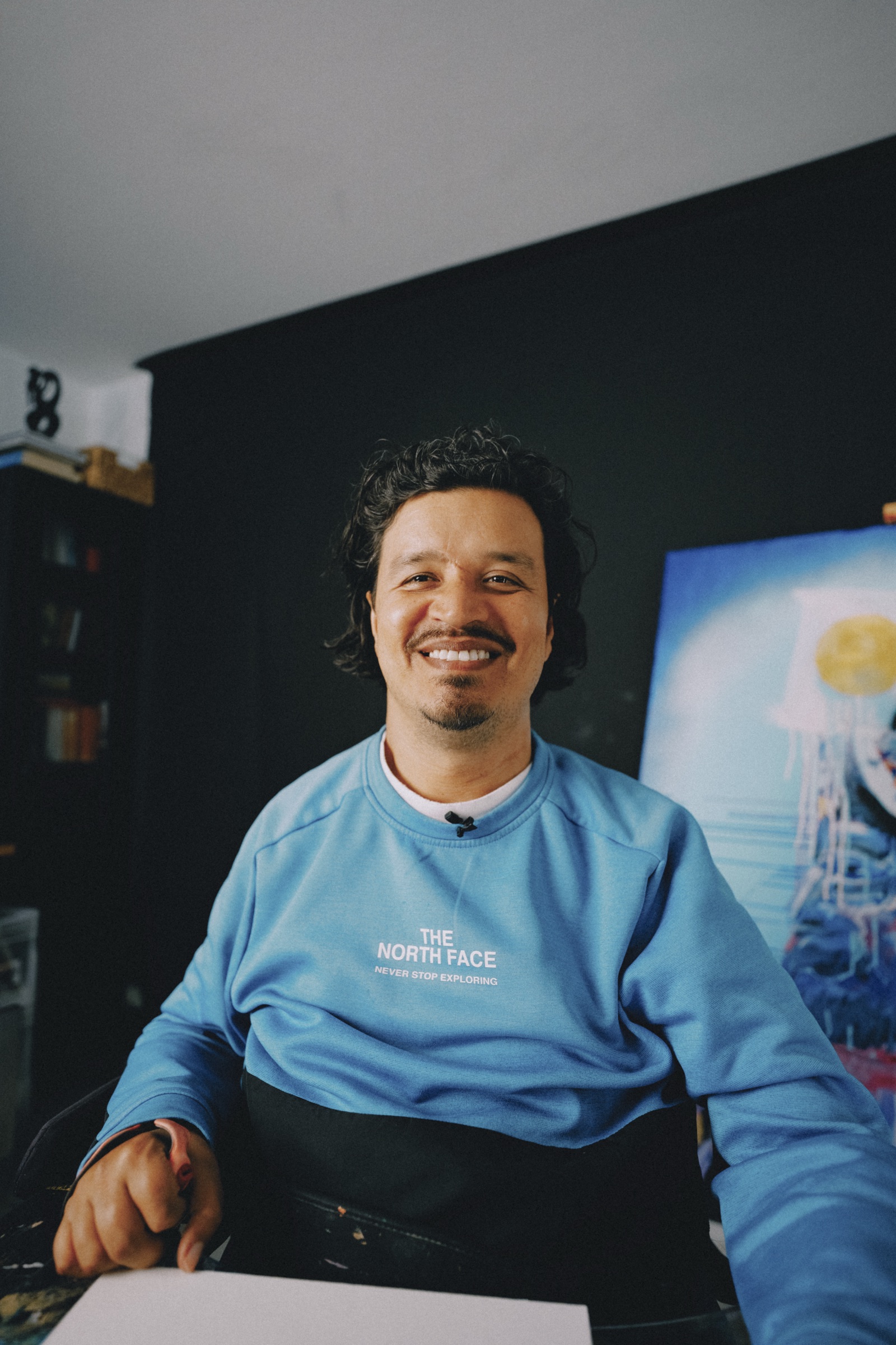Porträt des Künstlers Akmal Sekandary für die Ausstellung Aquis Inspiration
